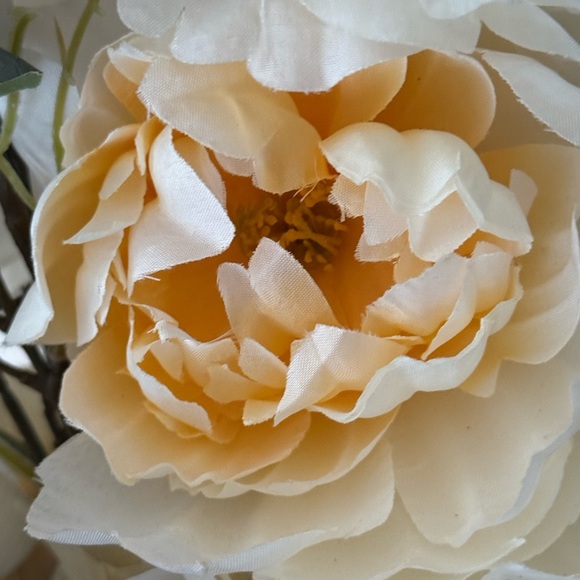 NWT Elegant Cream and Green Floral PEONIE Wreath - Picture 5 of 9